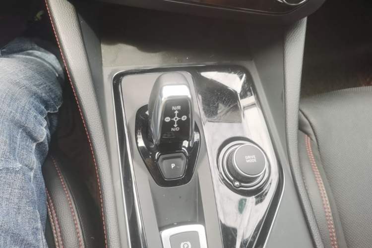 Used Lynk & Co 03 2019 1.5TD DCT JingPro Edition China VI Standard Gear Lever