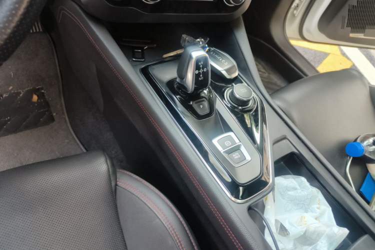 Used Lynk & Co 03 2019 1.5TD DCT JingPro Edition China VI Standard Gear Lever
