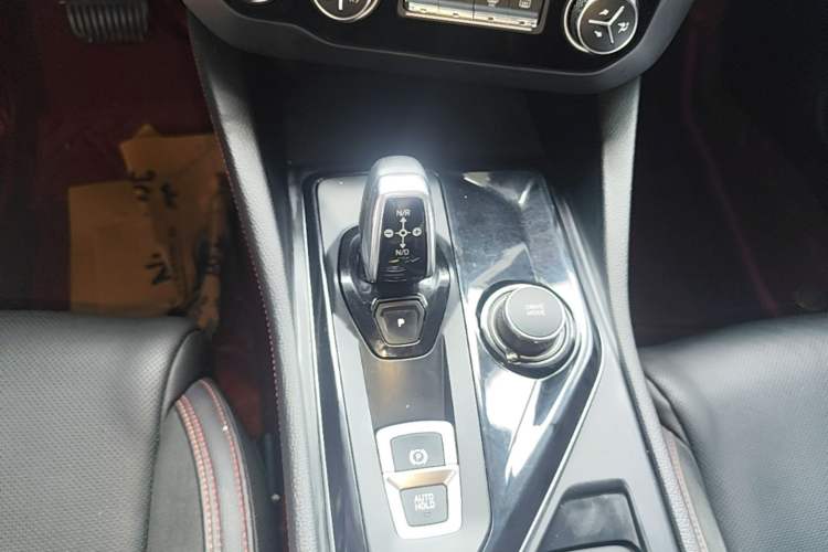 Used Lynk & Co 03 2019 1.5TD DCT JingPro Edition China VI Standard Gear Lever
