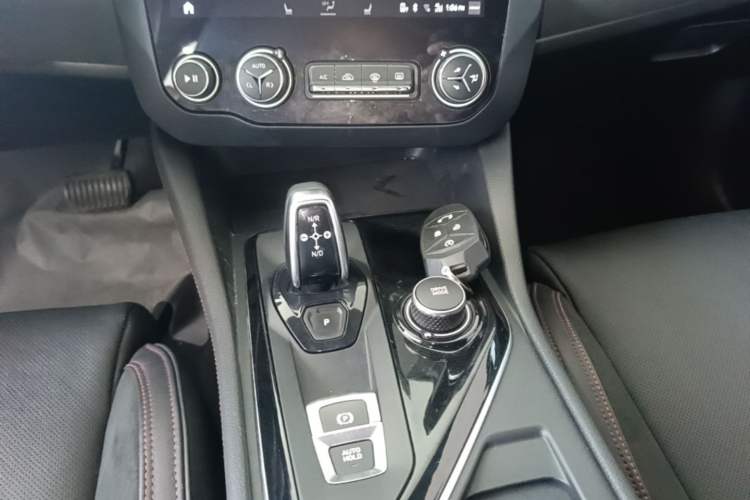Used Lynk & Co 03 2019 1.5TD DCT JingPro Edition China VI Standard Gear Lever
