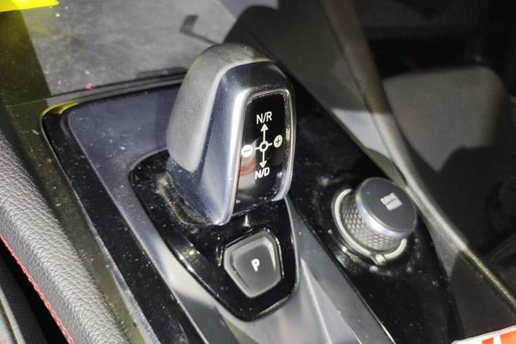 Used Lynk & Co 03 2019 1.5TD DCT JingPro Edition China VI Standard Gear Lever