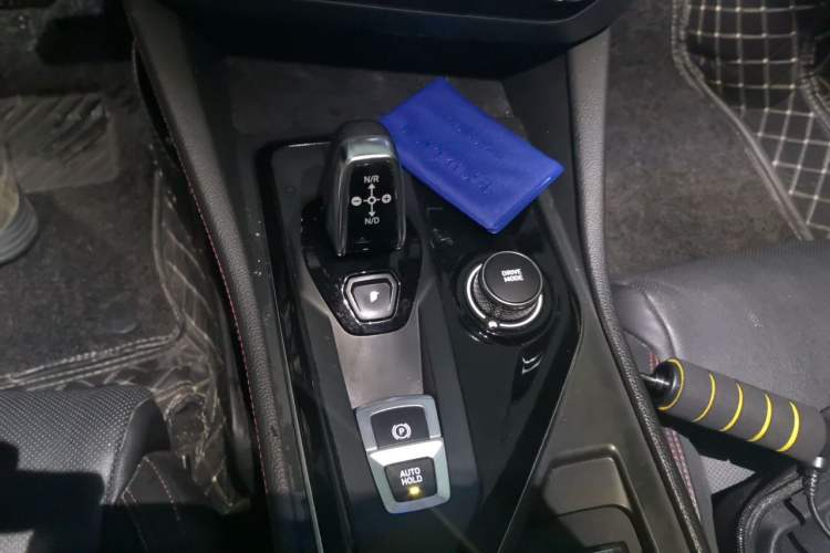 Used Lynk & Co 03 2019 1.5TD DCT JingPro Edition China VI Standard Gear Lever