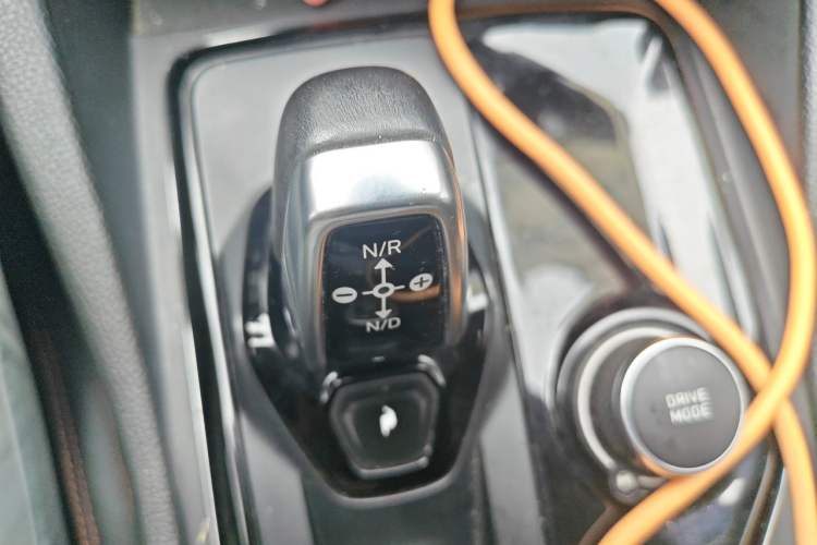 Used Lynk & Co 03 2019 1.5TD DCT JingPro Edition China VI Standard Gear Lever