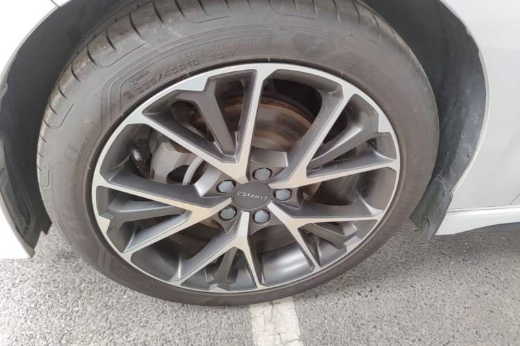 Used Lynk & Co 03 2019 1.5TD DCT JingPro Edition China VI Standard Left Front Wheel Hub