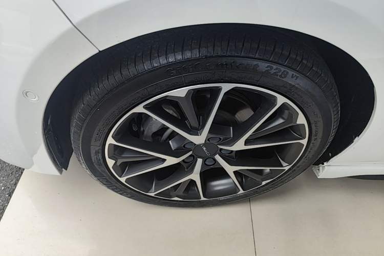 Used Lynk & Co 03 2019 1.5TD DCT JingPro Edition China VI Standard Left Front Wheel Hub