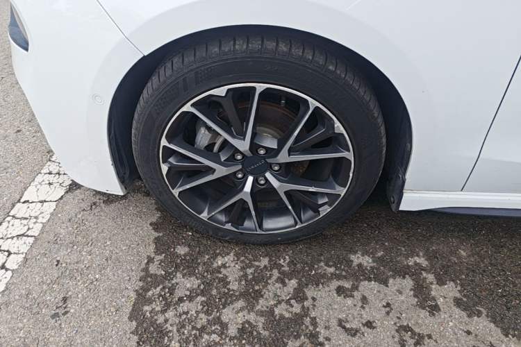 Used Lynk & Co 03 2019 2.0TD Automatic Jing Pro Edition Left Front Wheel Hub