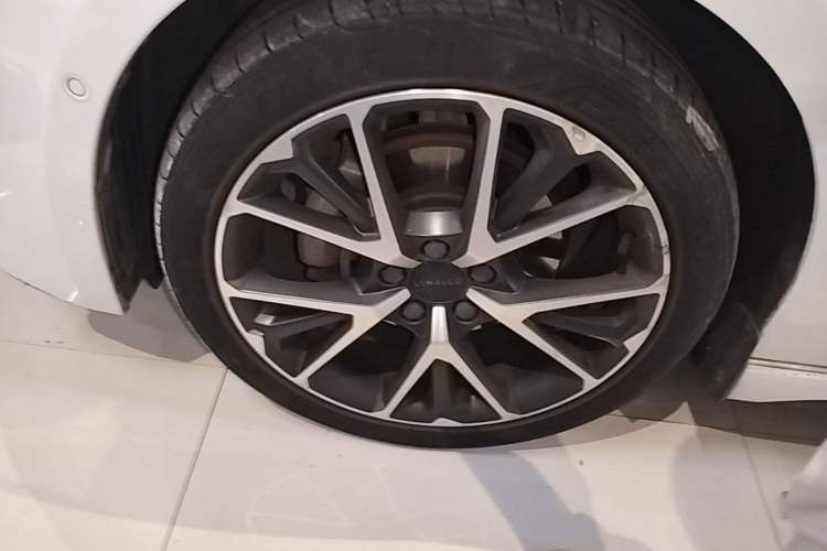Used Lynk & Co 03 2019 2.0TD Automatic Jing Pro Edition Left Front Wheel Hub