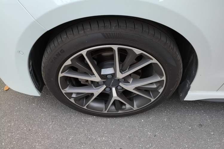 Used Lynk & Co 03 2019 2.0TD Automatic Jing Pro Edition Left Front Wheel Hub