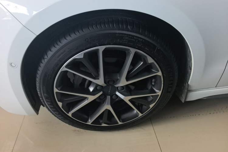 Used Lynk & Co 03 2019 1.5TD DCT JingPro Edition China VI Standard Left Front Wheel Hub
