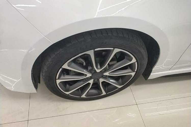 Used Lynk & Co 03 2019 2.0TD Automatic Trend Edition Left Front Wheel Hub