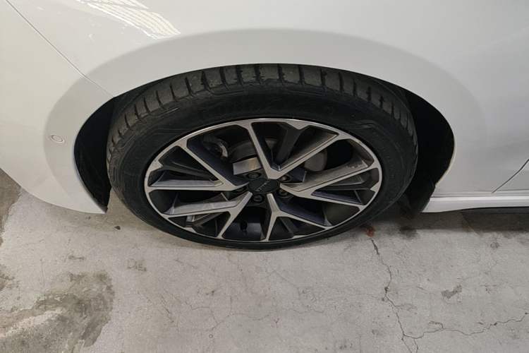 Used Lynk & Co 03 2019 1.5TD DCT JingPro Edition China VI Standard Left Front Wheel Hub