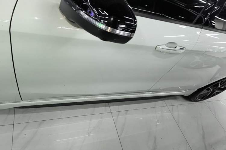 Used Lynk & Co 03 2019 2.0TD Automatic Jing Pro Edition Left Side Sill