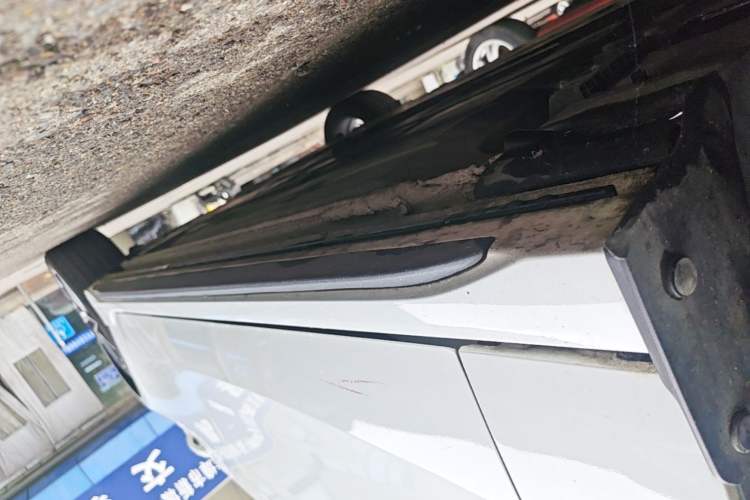 Used Lynk & Co 03 2019 2.0TD Automatic Jing Pro Edition Left Side Sill