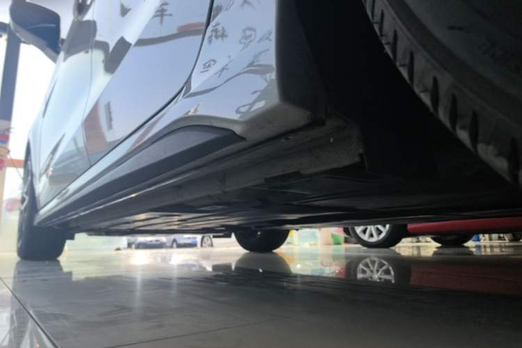 Used Lynk & Co 03 2019 1.5TD DCT JingPro Edition China VI Standard Left Side Sill