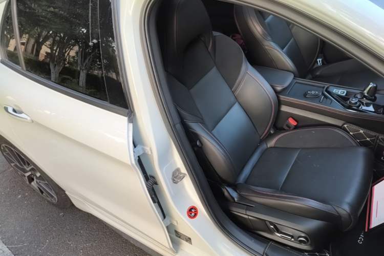 Used Lynk & Co 03 2019 2.0TD Automatic Jing Pro Edition Right Front Seat