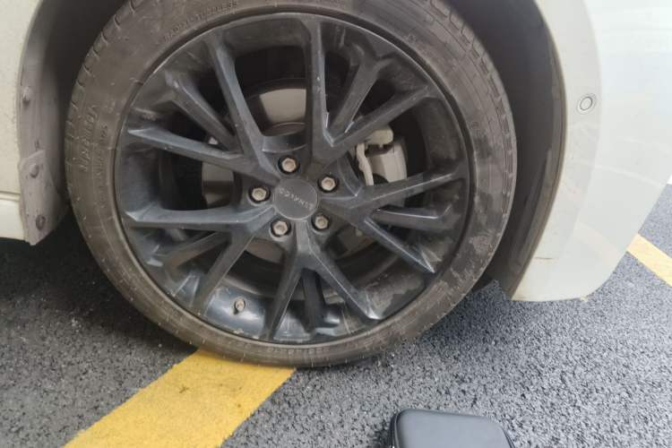 Used Lynk & Co 03 2019 1.5TD DCT JingPro Edition China VI Standard Right Front Wheel Hub