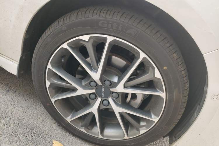 Used Lynk & Co 03 2019 1.5TD DCT JingPro Edition China VI Standard Right Front Wheel Hub