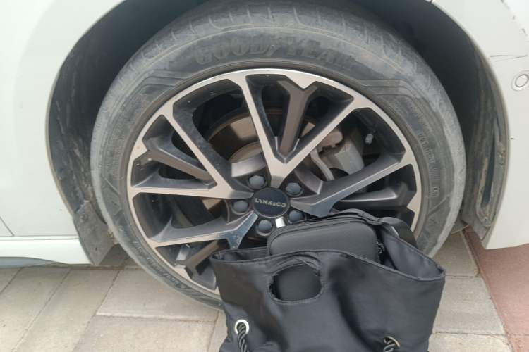 Used Lynk & Co 03 2019 1.5TD DCT JingPro Edition China VI Standard Right Front Wheel Hub