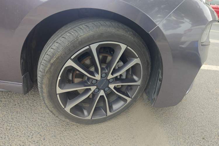 Used Lynk & Co 03 2019 2.0TD Automatic Trend Edition Right Front Wheel Hub