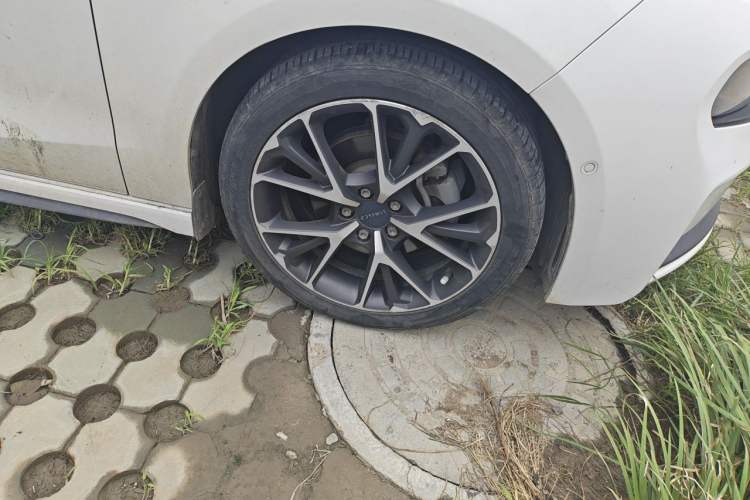 Used Lynk & Co 03 2019 1.5TD DCT JingPro Edition China VI Standard Right Front Wheel Hub