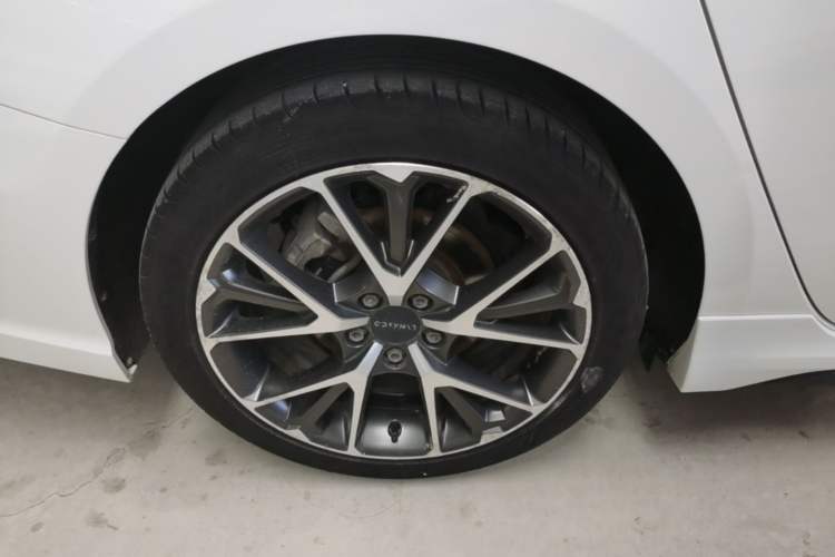 Used Lynk & Co 03 2019 2.0TD Automatic Jing Pro Edition Right Rear Wheel Hub