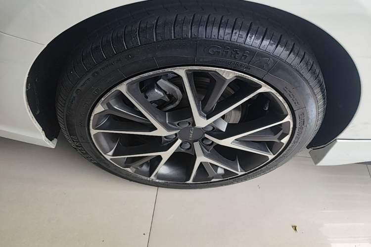 Used Lynk & Co 03 2019 1.5TD DCT JingPro Edition China VI Standard Right Rear Wheel Hub