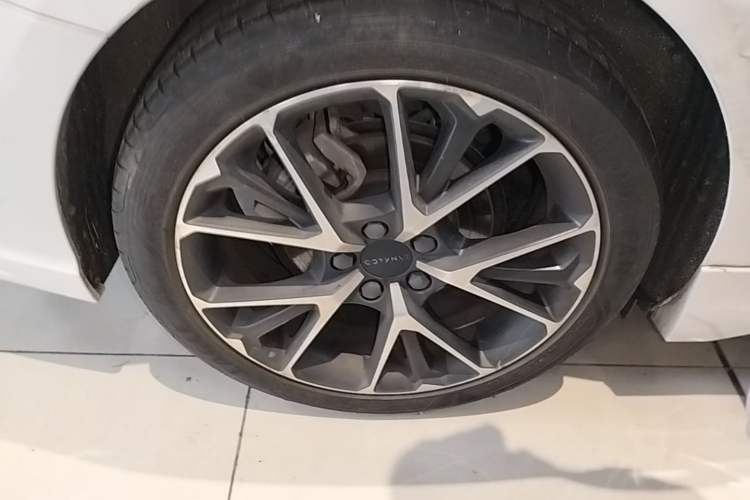 Used Lynk & Co 03 2019 2.0TD Automatic Jing Pro Edition Right Rear Wheel Hub