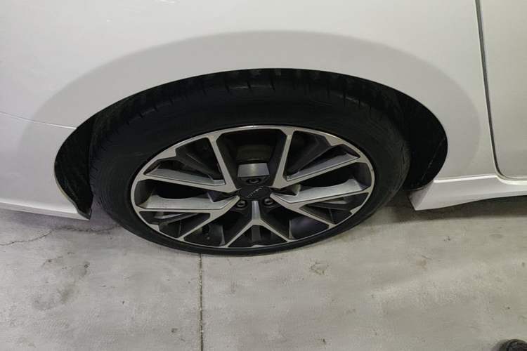 Used Lynk & Co 03 2019 1.5TD DCT JingPro Edition China VI Standard Right Rear Wheel Hub