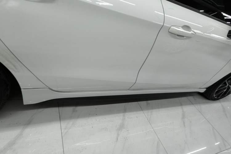 Used Lynk & Co 03 2019 2.0TD Automatic Jing Pro Edition Right Side Sill