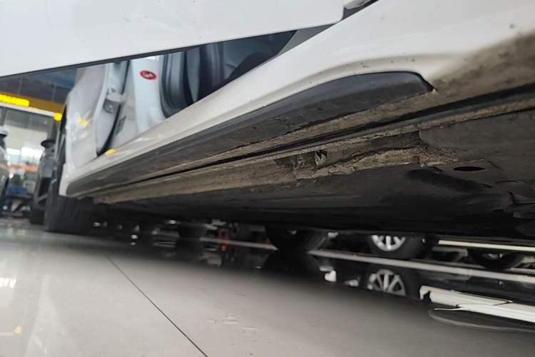 Used Lynk & Co 03 2019 1.5TD DCT JingPro Edition China VI Standard Right Side Sill