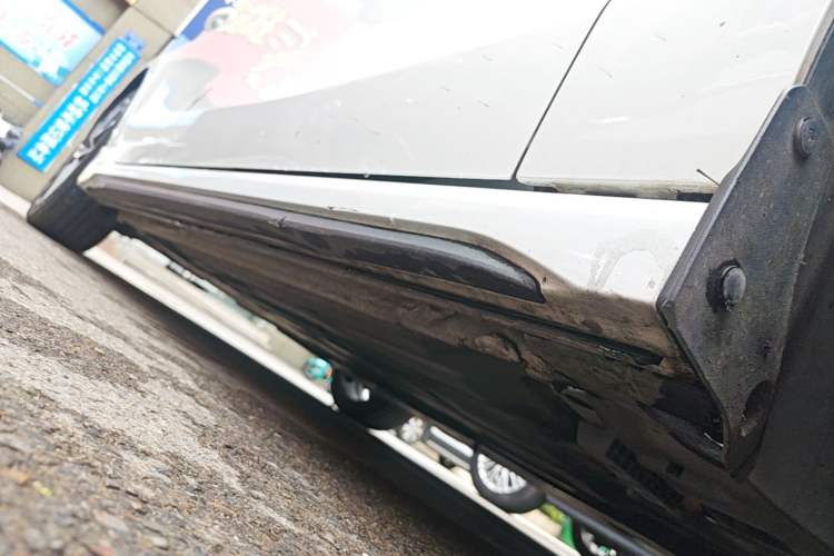 Used Lynk & Co 03 2019 2.0TD Automatic Jing Pro Edition Right Side Sill