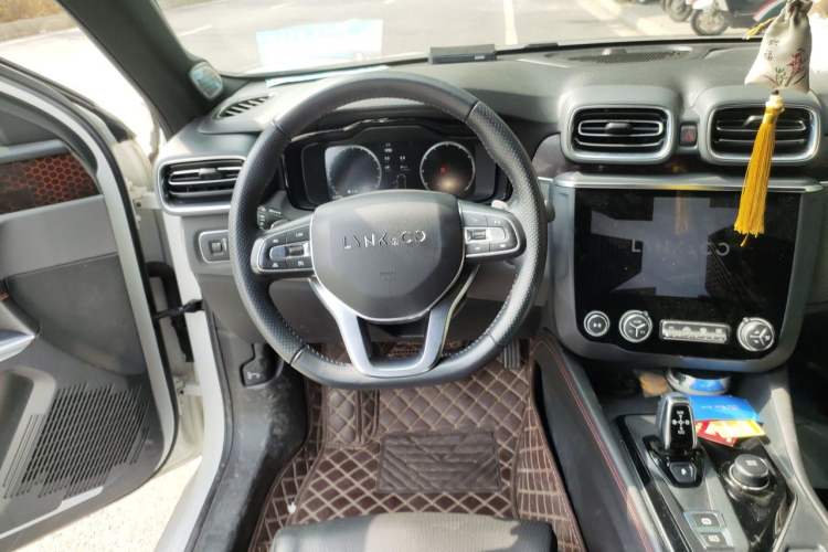 Used Lynk & Co 03 2019 1.5TD DCT JingPro Edition China VI Standard Steering Wheel