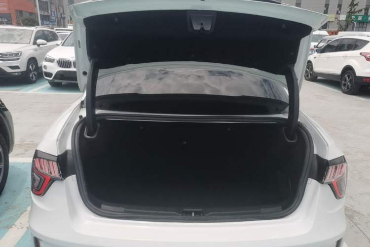 Used Lynk & Co 03 2019 1.5TD DCT JingPro Edition China VI Standard Trunk