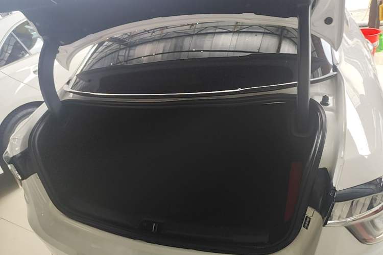 Used Lynk & Co 03 2019 1.5TD DCT JingPro Edition China VI Standard Trunk