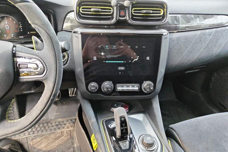 Used Lynk & Co 03 2019 03+ 2.0TD Automatic Wind-Chasing Edition Audio And AC Panel