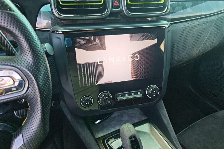 Used Lynk & Co 03 2019 03+ 2.0TD Automatic Wind-Chasing Edition Audio And AC Panel