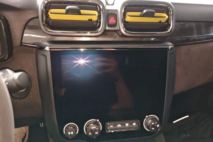 Used Lynk & Co 03 2019 03+ 2.0TD Automatic Wind-Chasing Edition Audio And AC Panel