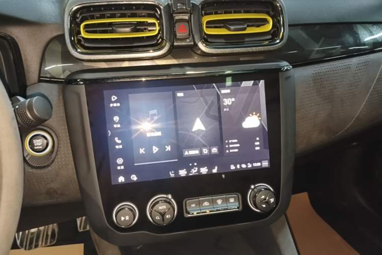 Used Lynk & Co 03 2019 03+ 2.0TD Automatic Wind-Chasing Edition Audio And AC Panel