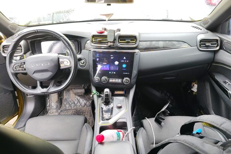 Used Lynk & Co 03 2019 03+ 2.0TD Automatic Hunter Edition Center Console