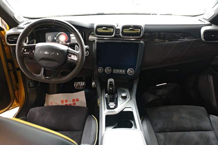 Used Lynk & Co 03 2019 03+ 2.0TD Automatic Wind-Chasing Edition Center Console