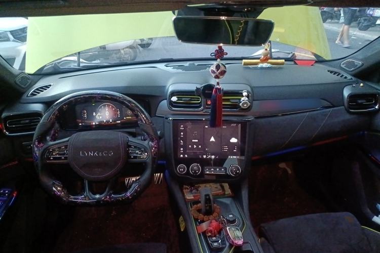Used Lynk & Co 03 2019 03+ 2.0TD Automatic Wind-Chasing Edition Center Console