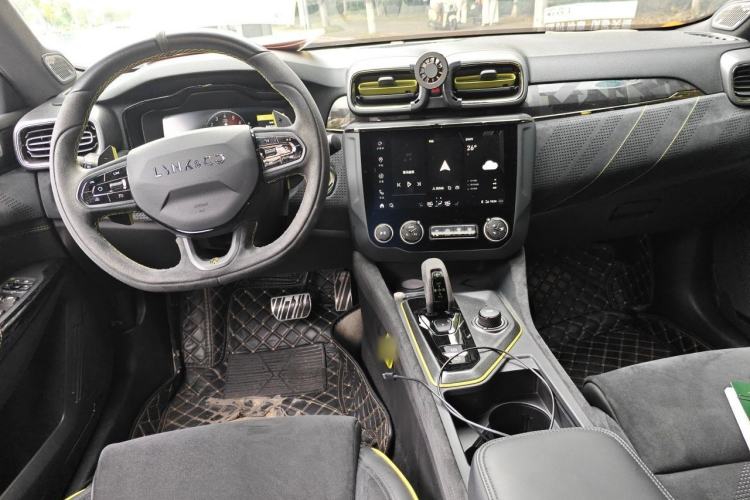Used Lynk & Co 03 2019 03+ 2.0TD Automatic Wind-Chasing Edition Center Console
