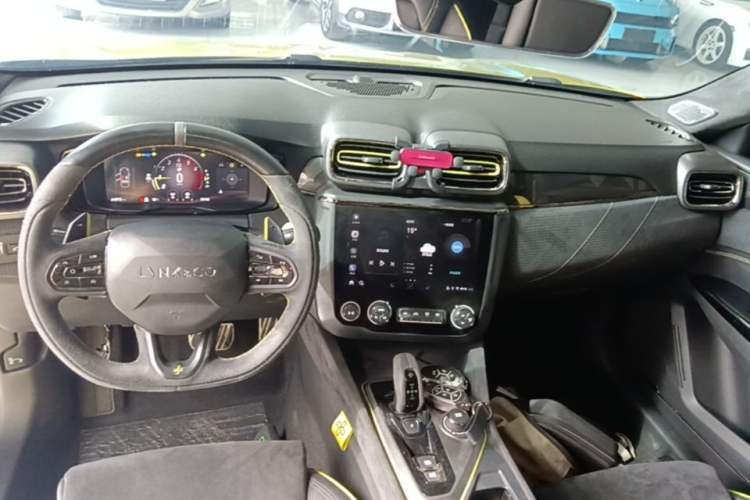 Used Lynk & Co 03 2019 03+ 2.0TD Automatic Wind-Chasing Edition Center Console