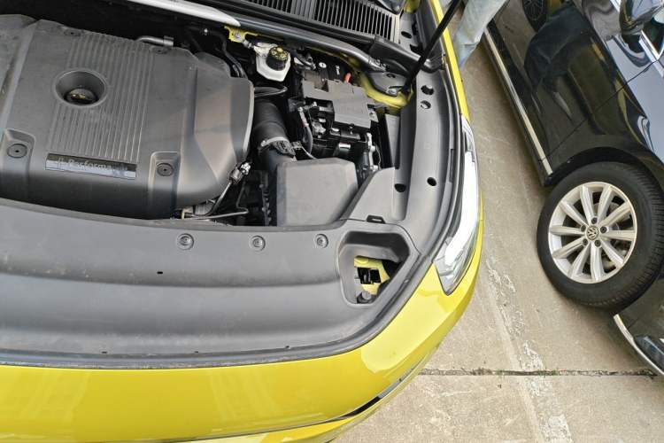 Used Lynk & Co 03 2019 03+ 2.0TD Automatic Wind-Chasing Edition Engine Bay Left