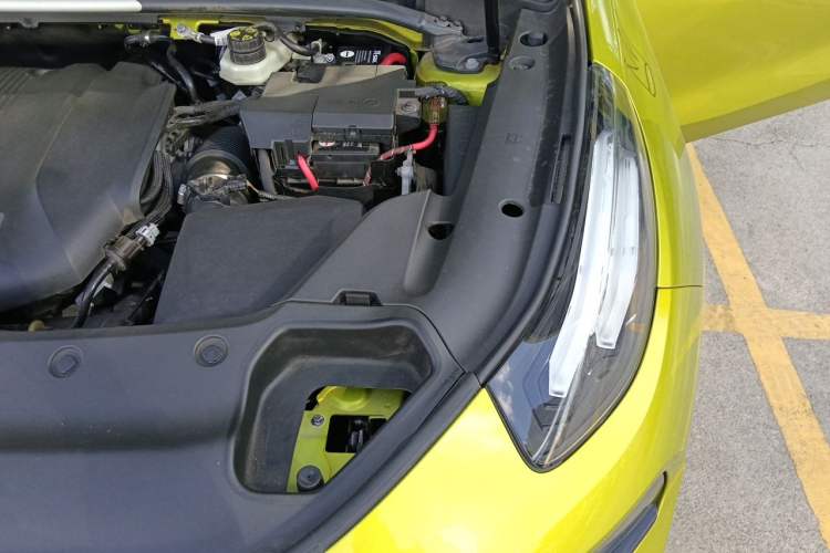 Used Lynk & Co 03 2019 03+ 2.0TD Automatic Wind-Chasing Edition Engine Bay Left