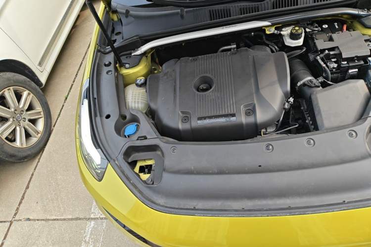 Used Lynk & Co 03 2019 03+ 2.0TD Automatic Wind-Chasing Edition Engine Bay Right