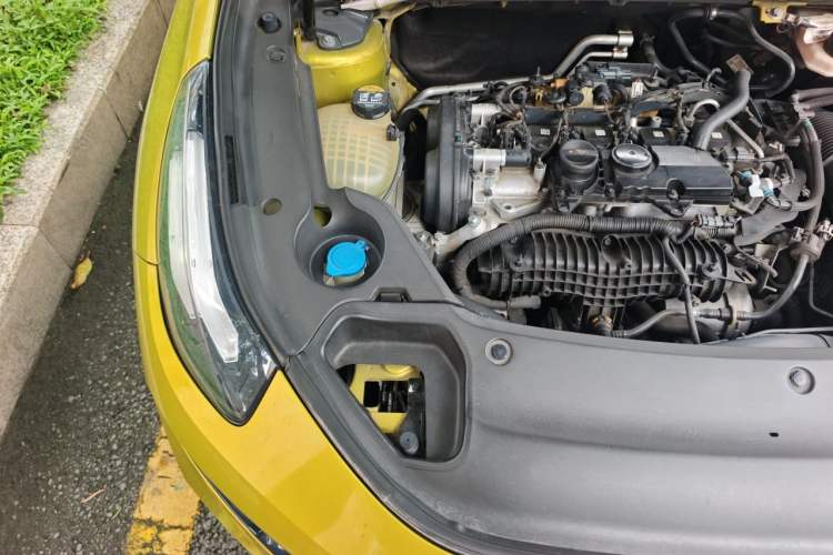 Used Lynk & Co 03 2019 03+ 2.0TD Automatic Performance Package Version Engine Bay Right