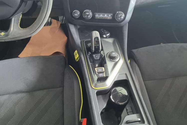 Used Lynk & Co 03 2019 03+ 2.0TD Automatic Wind-Chasing Edition Gear Lever