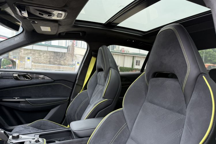 Used Lynk & Co 03 2019 03+ 2.0TD Automatic Wind-Chasing Edition Interior 12