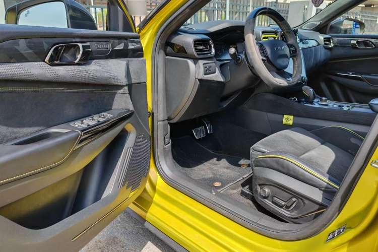 Used Lynk & Co 03 2019 03+ 2.0TD Automatic Wind-Chasing Edition Interior 3